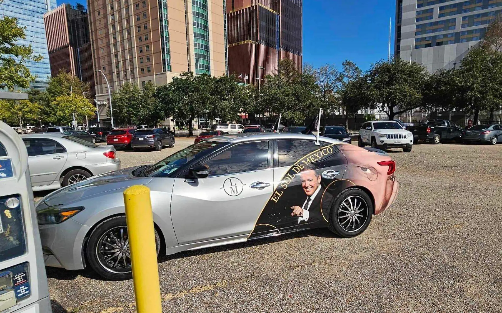 Luismicar el carro inspirado en Luis Miguel es conducido por su fan Eddy  (4)